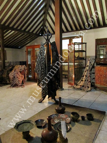 batik_ruang_koleksi.jpg