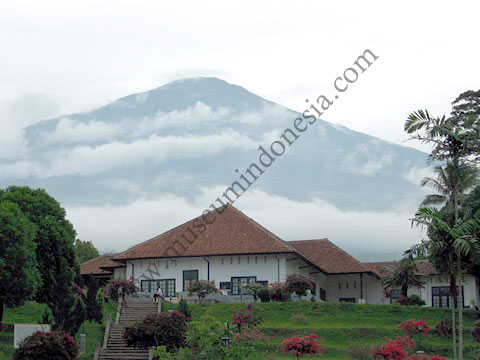 linggarjati_gunung.jpg